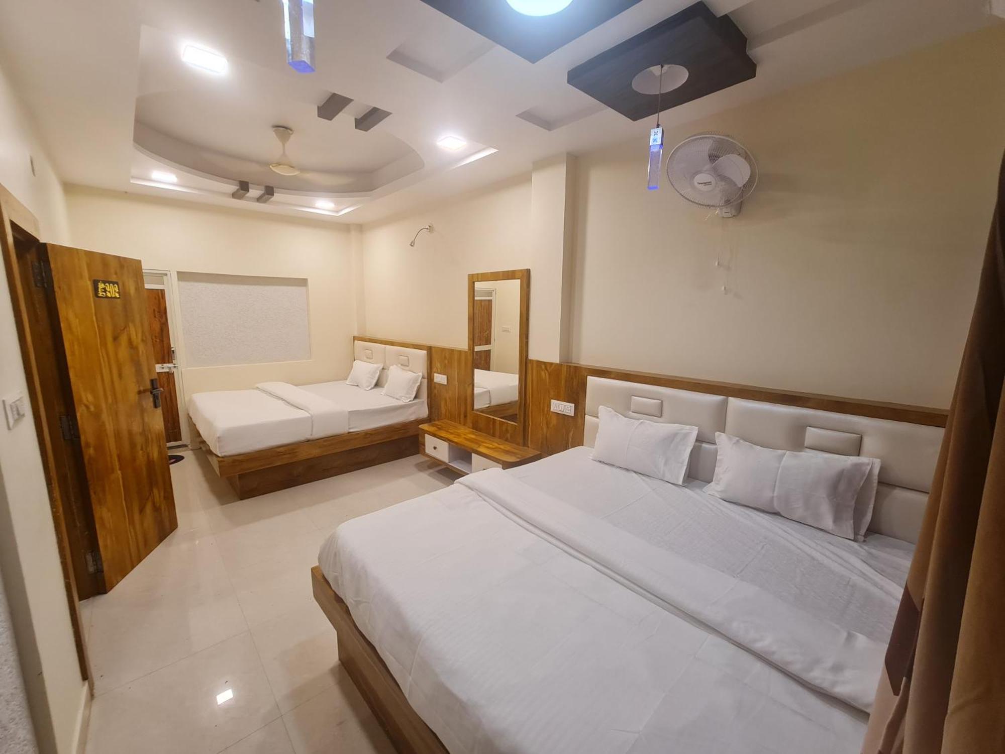 Hotel Empire อุจเจน ภายนอก รูปภาพ