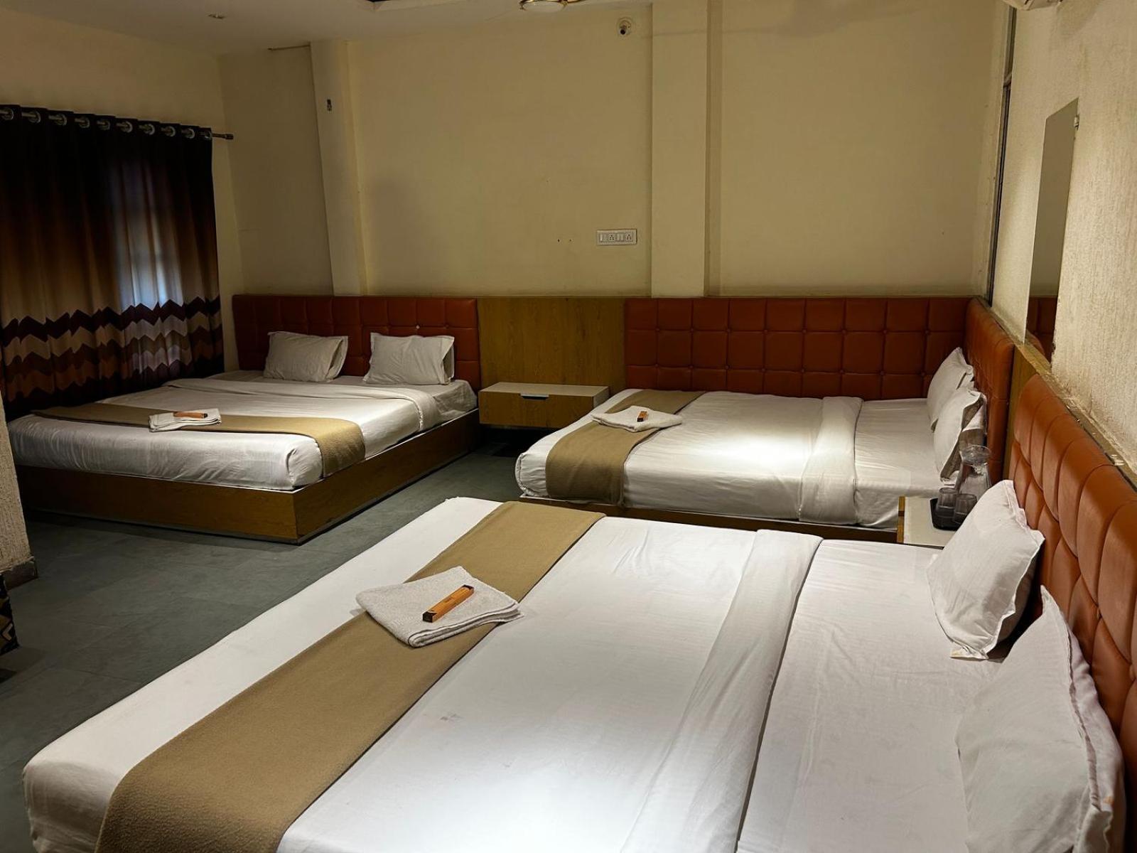 Hotel Empire อุจเจน ภายนอก รูปภาพ