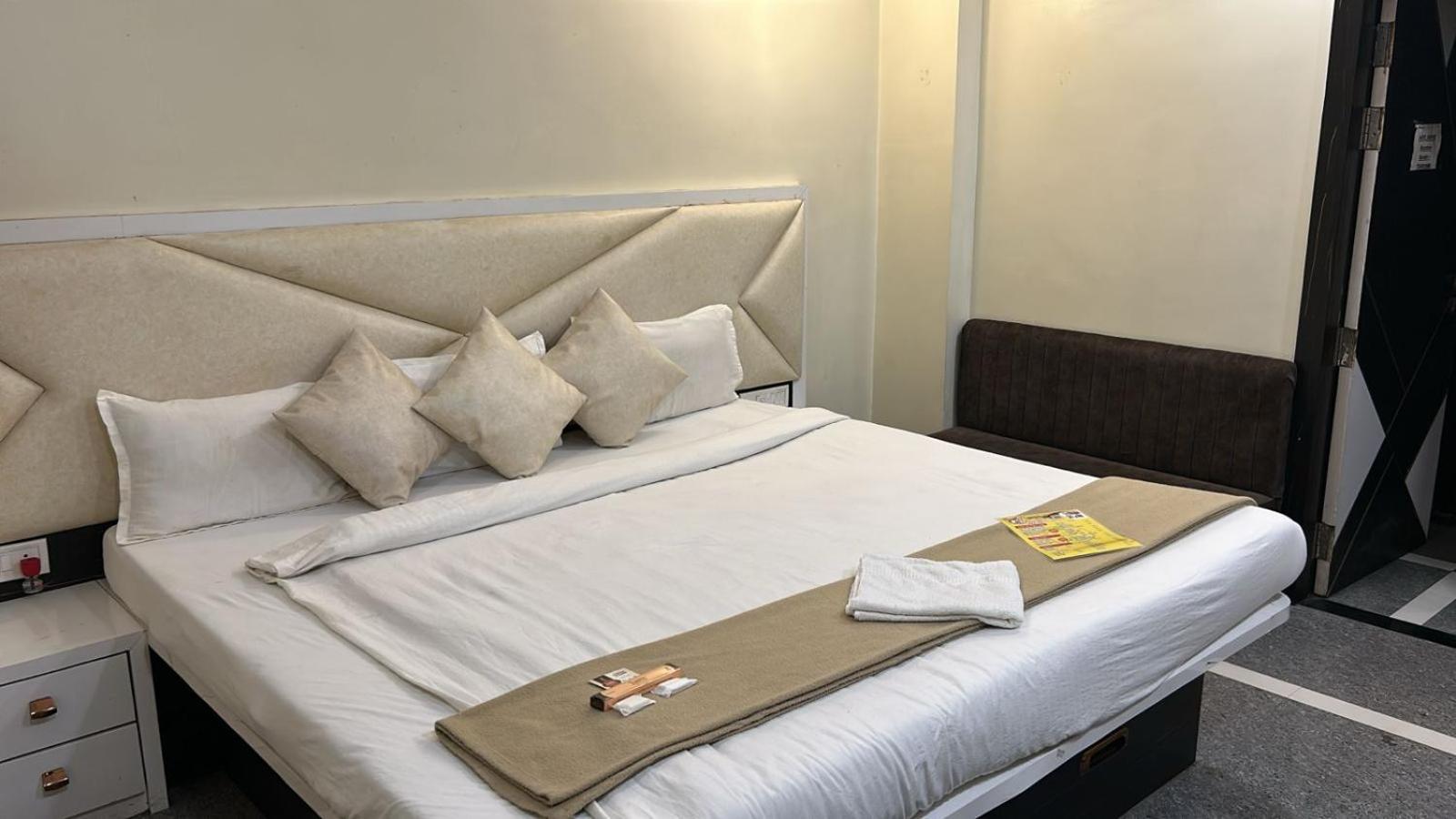 Hotel Empire อุจเจน ภายนอก รูปภาพ