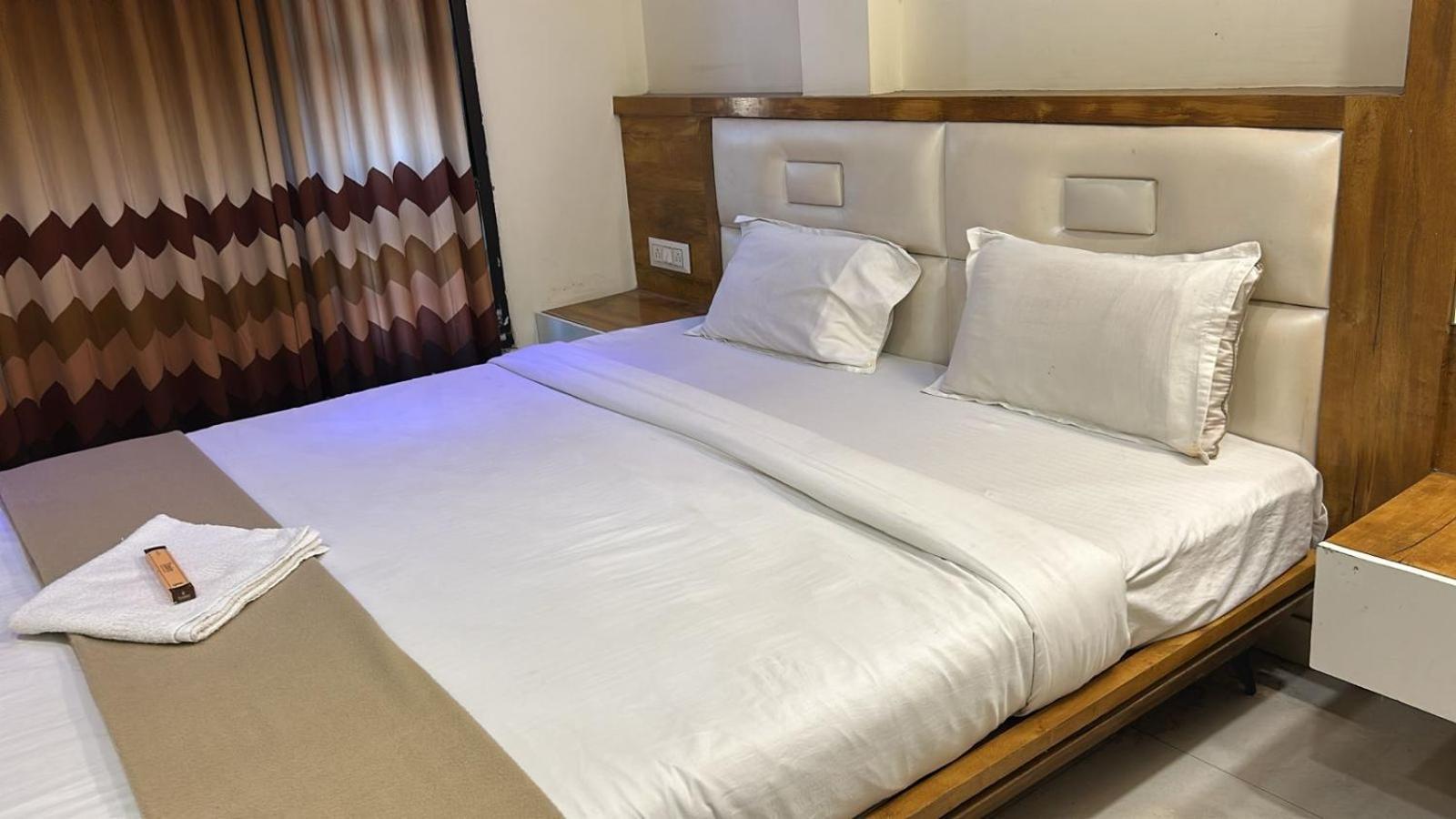 Hotel Empire อุจเจน ภายนอก รูปภาพ