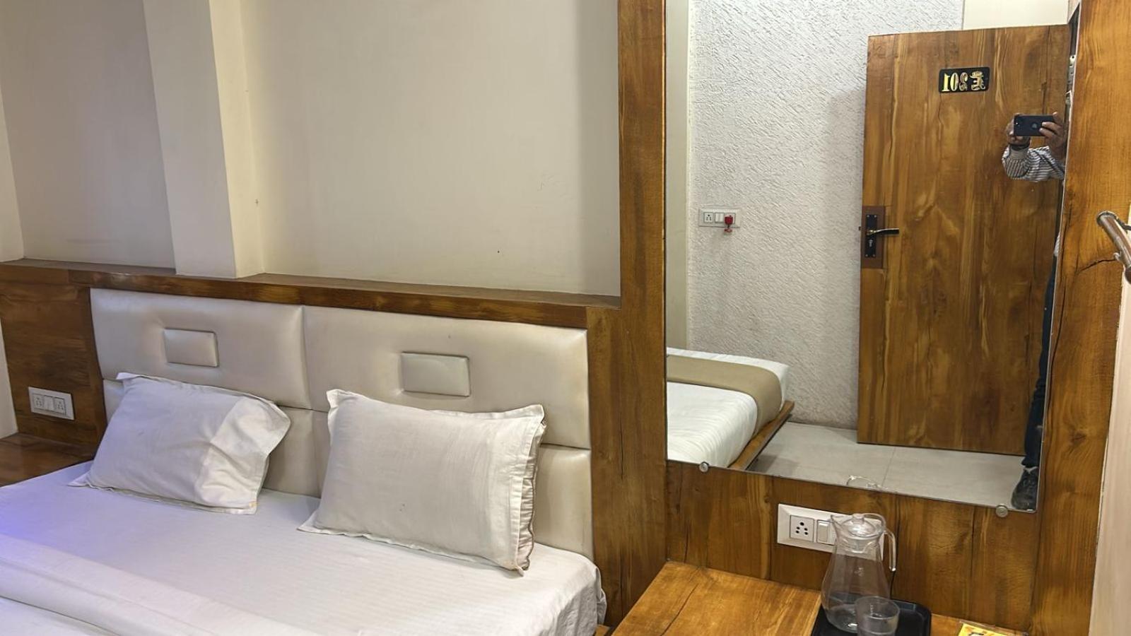 Hotel Empire อุจเจน ภายนอก รูปภาพ