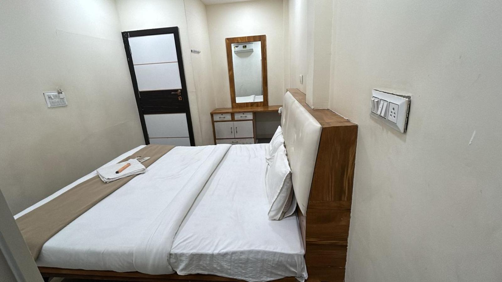 Hotel Empire อุจเจน ภายนอก รูปภาพ