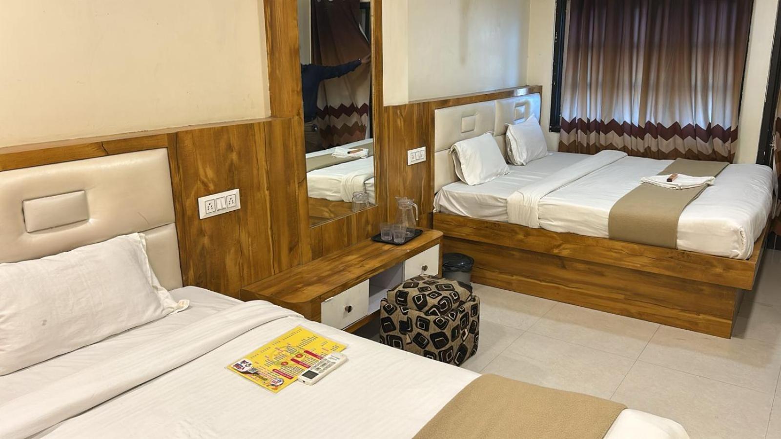 Hotel Empire อุจเจน ภายนอก รูปภาพ