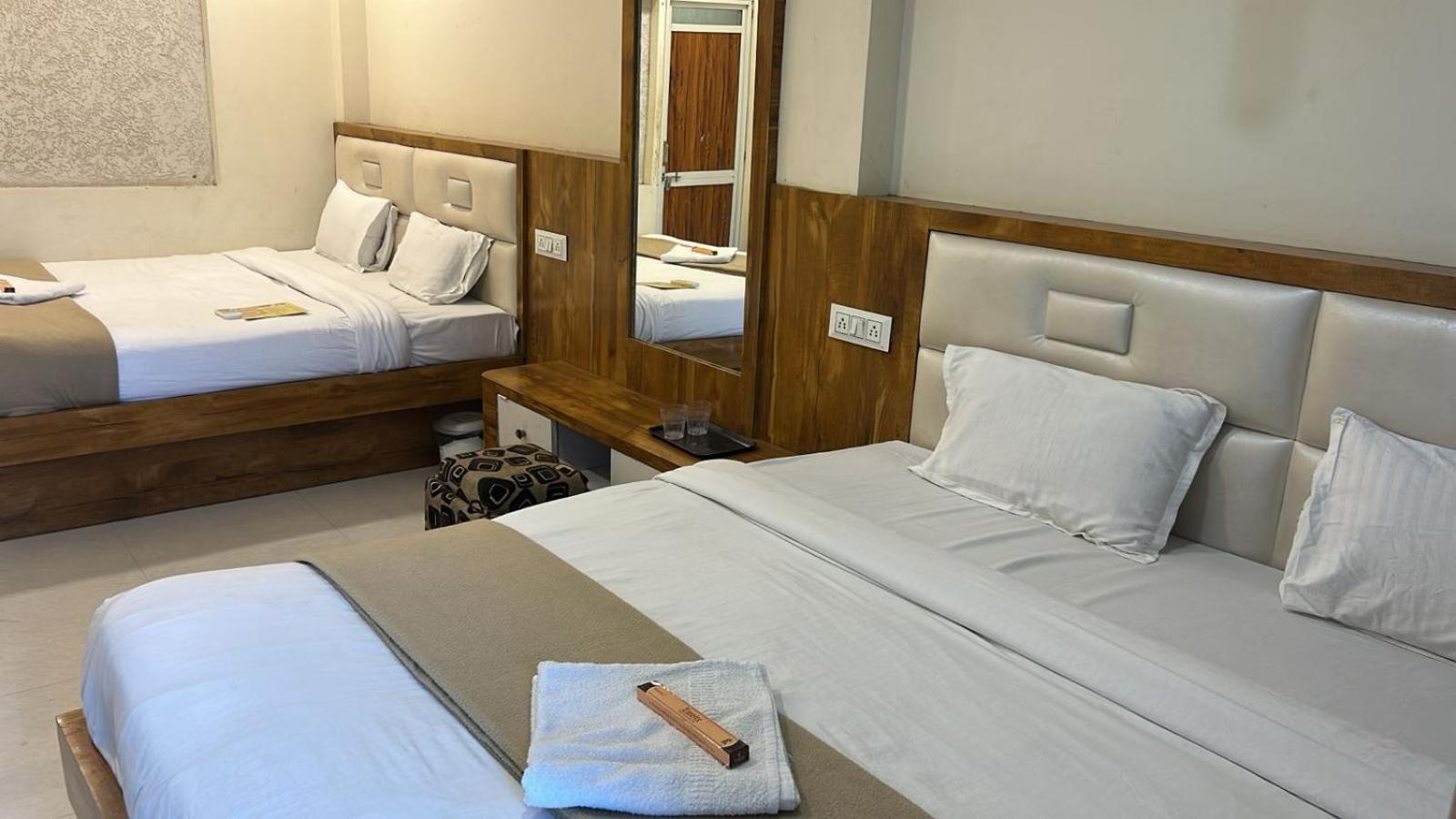 Hotel Empire อุจเจน ภายนอก รูปภาพ