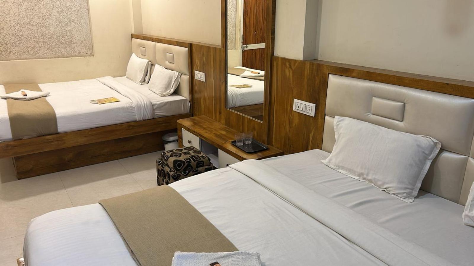 Hotel Empire อุจเจน ภายนอก รูปภาพ