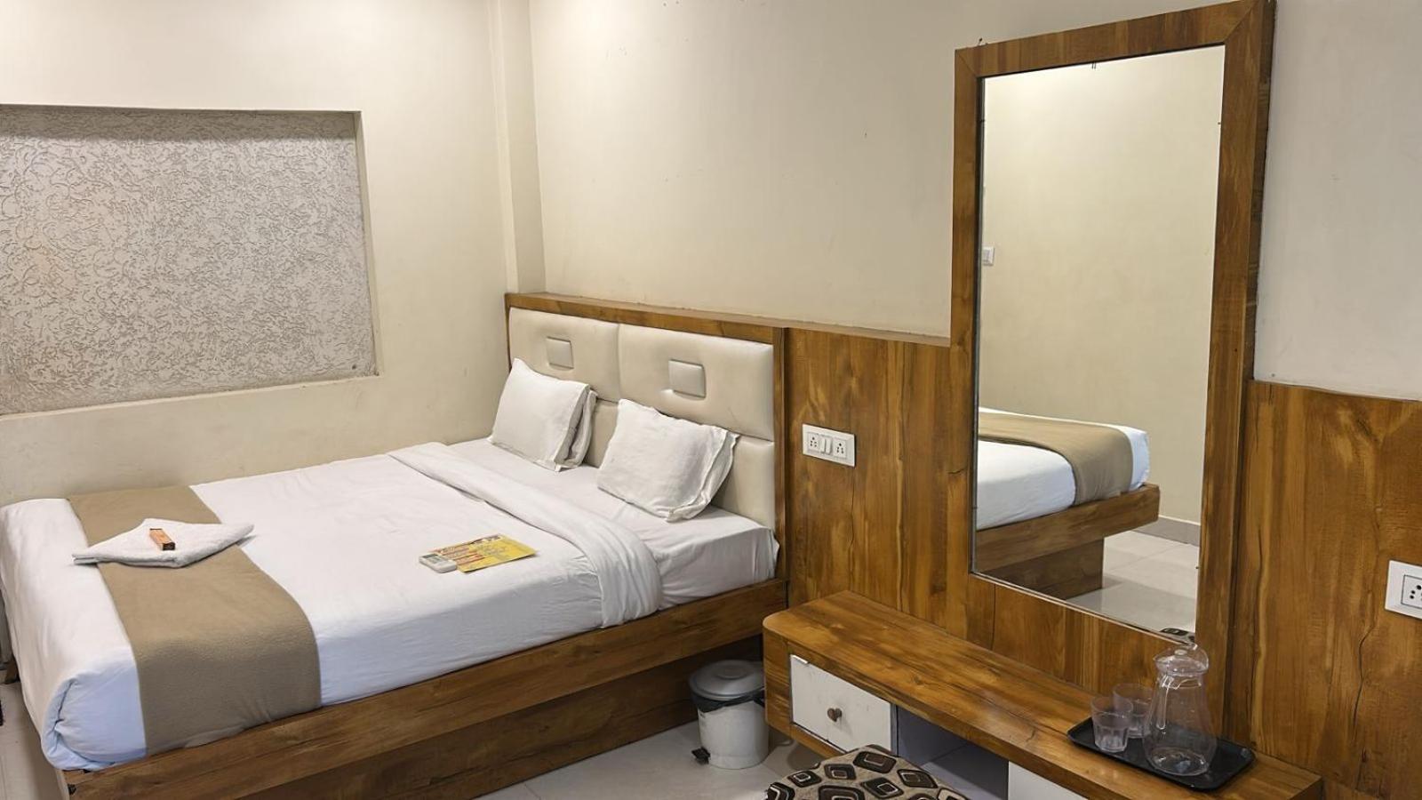 Hotel Empire อุจเจน ภายนอก รูปภาพ
